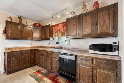 322 Pine St, Gardner, MA 01440 photo 3