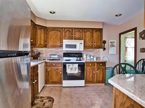 453 Montgomery St, Fall River, MA 02720 photo 10