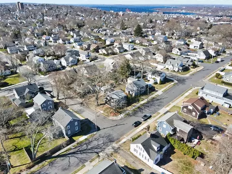 453 Montgomery St, Fall River, MA 02720 photo 3