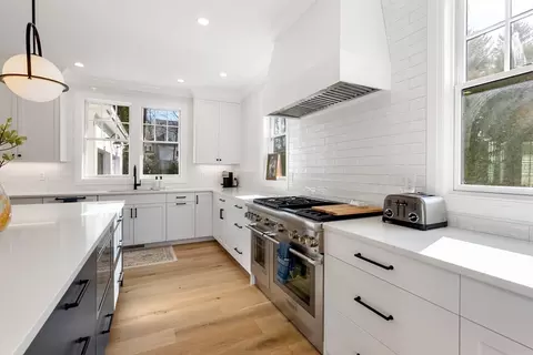 11 Shaw Rd, Wellesley, MA 02481 photo 3