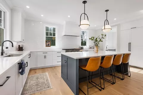 11 Shaw Rd, Wellesley, MA 02481 photo 2