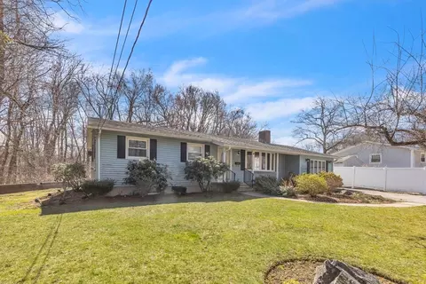 11 Knowles St, Auburn, MA 01501