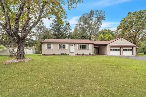 7 Lanebrook Cir, Granby, MA 01033