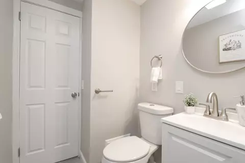 22 Regal St, Springfield, MA 01118 photo 16