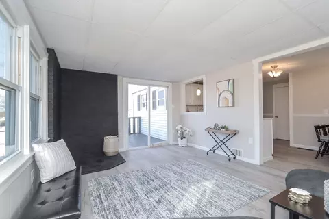 22 Regal St, Springfield, MA 01118 photo 11