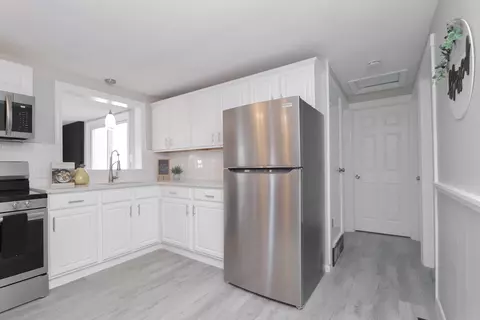 22 Regal St, Springfield, MA 01118 photo 6
