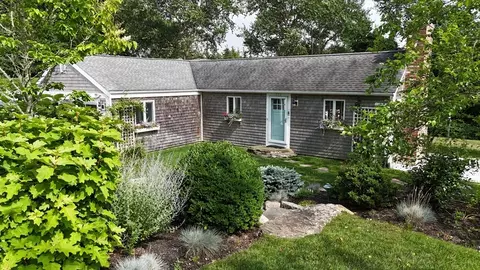 371 Cedar St, Chatham, MA 02633