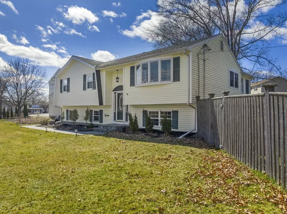 3 Carrie Way, Methuen, MA 01844 24 Photos Movoto