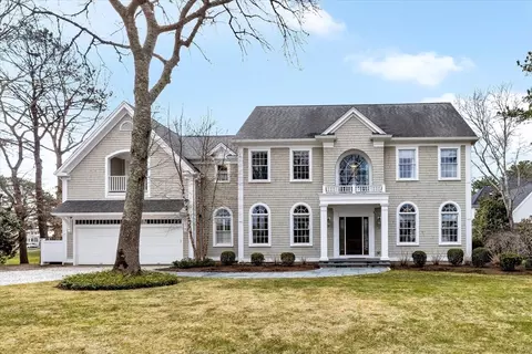 255 Willowbend Dr, Mashpee, MA 02649