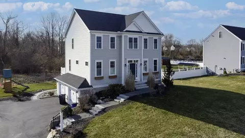 32 Windward Way, Swansea, MA 02777