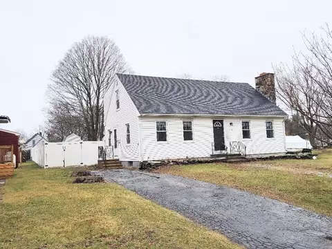 8 Walcott St, Oxford, MA 01540