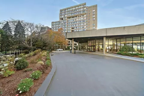 250 Hammond Pond Pkwy #503S, Chestnut Hill, MA 02467
