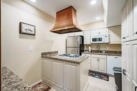 20 Halifax Ct #E, Springfield, MA 01108 photo 5