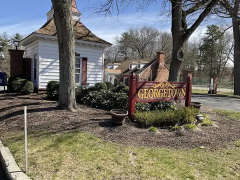 20 Halifax Ct #E, Springfield, MA 01108