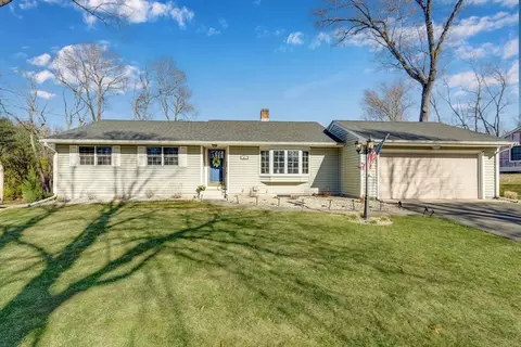 95 Dunsany Dr, Longmeadow, MA 01106