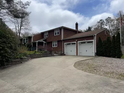 579 Long Pond Rd, Plymouth, MA 02360