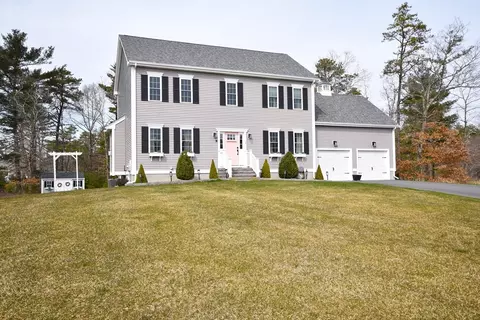 12 Horseneck Dr, Rochester, MA 02770