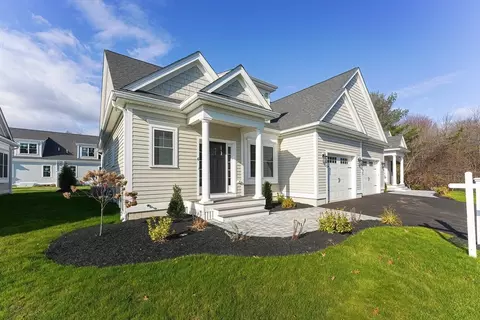 14 Damon Rd #18, Medfield, MA 02052