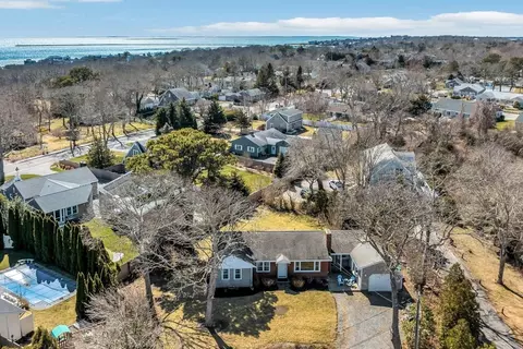 16 Marsh Ln, Barnstable, MA 02601