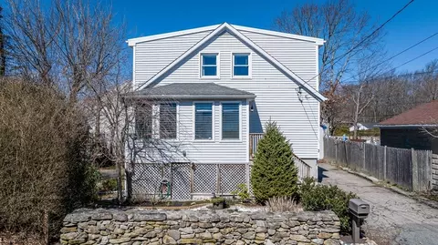 3 Davis St, Dartmouth, MA 02748