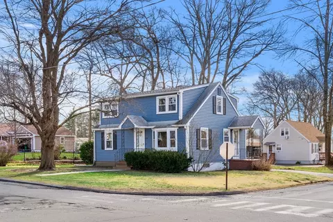 110 Fleming St, Lowell, MA 01851