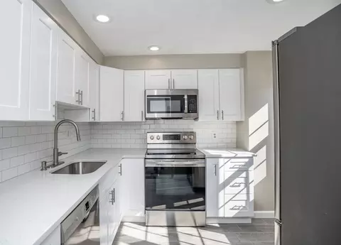 17 Meyer Ter #17, Canton, MA 02021