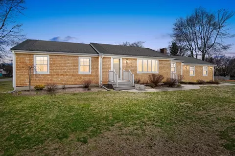 10 Wesley St, Seekonk, MA 02771