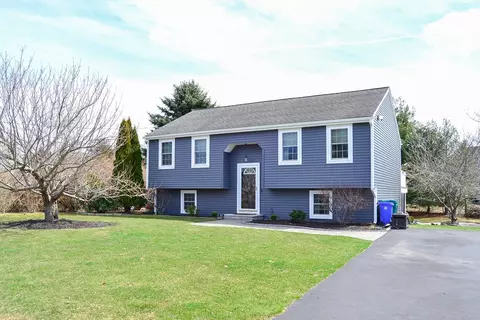 3 Zachary Ln, Attleboro, MA 02703