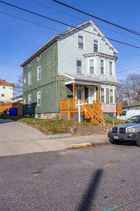 88 Howe St, Fall River, MA 02724