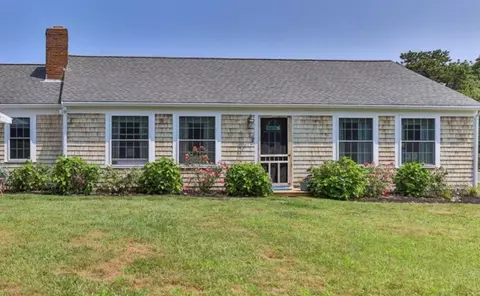 25 Greenwood Ln, Chatham, MA 02659