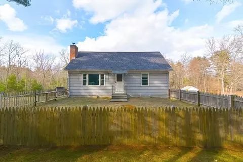 102 State St, Palmer, MA 01069