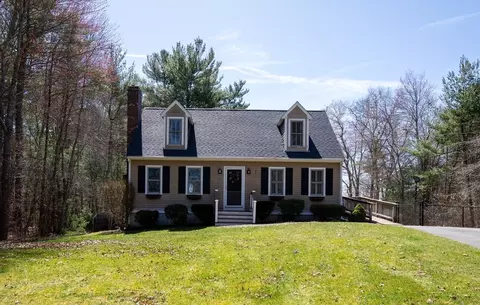 40 Pine St, Carver, MA 02330