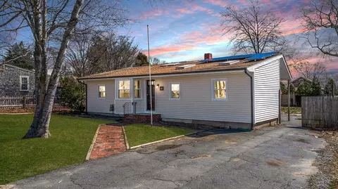 49 Hacker St, Fairhaven, MA 02719