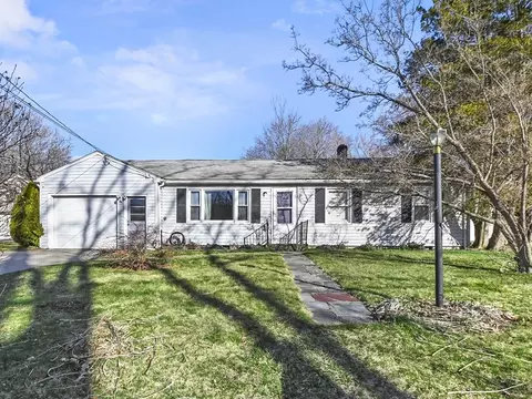 84 Coleman St, Seekonk, MA 02771
