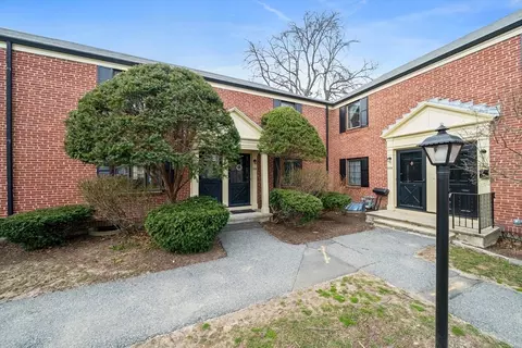 326 Lexington St #326, Watertown, MA 02472