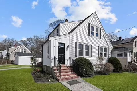 219 Curve St, Dedham, MA 02026