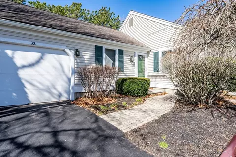 32 Portside Dr #111, Mashpee, MA 02649