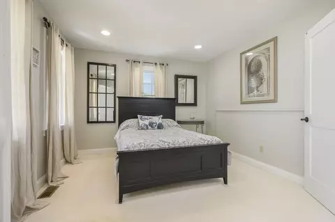 Bedroom - 2 Daffodil Ln, Barnstable, MA 02630 photo 2 of 9