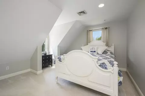 Bedroom - 2 Daffodil Ln, Barnstable, MA 02630 photo 3 of 9