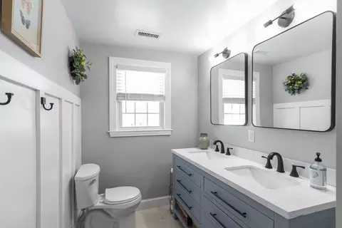 Bath - 11 Greenleaf Dr, Danvers, MA 01923 photo 2 of 4