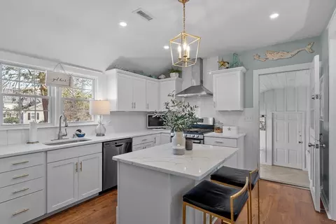 Kitchen - 11 Greenleaf Dr, Danvers, MA 01923 photo 4 of 5