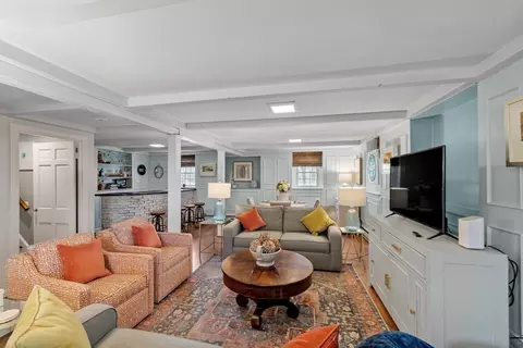 Living - 11 Greenleaf Dr, Danvers, MA 01923 photo 6 of 7