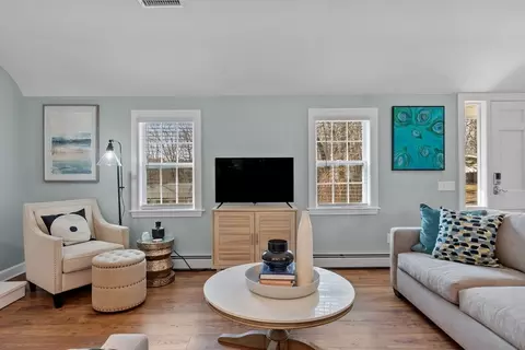 Living - 11 Greenleaf Dr, Danvers, MA 01923 photo 3 of 7