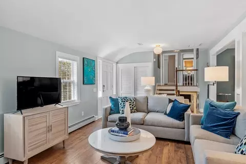 Living - 11 Greenleaf Dr, Danvers, MA 01923 photo 2 of 7