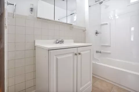 Bath - 29-31 Ledyard St, Springfield, MA 01104 photo 3 of 3