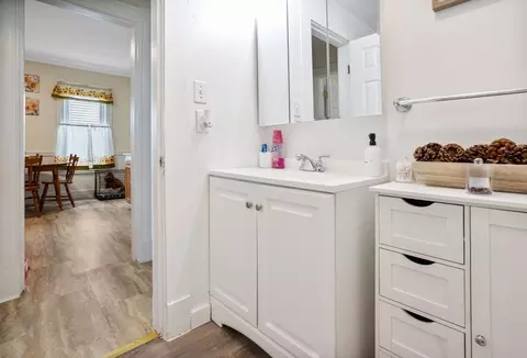 Bath - 29-31 Ledyard St, Springfield, MA 01104 photo 1 of 3