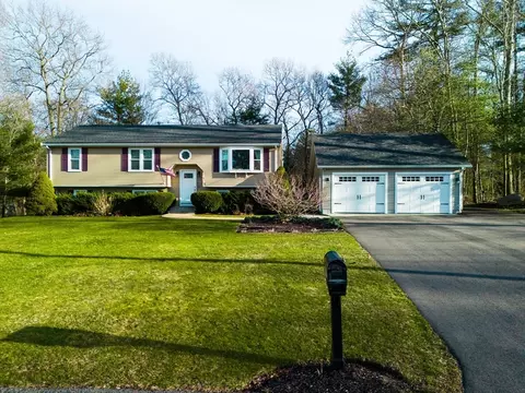 445 Mockingbird Way, Taunton, MA 02718