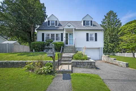 6 Dudley Cir, Peabody, MA 01960