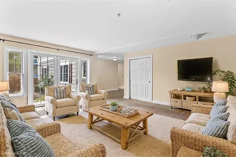 34 Meeting House Ln #109, Stow, MA 01775