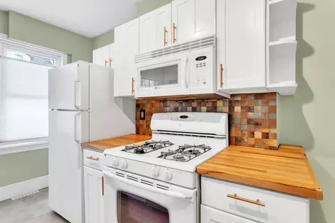 Kitchen - 20 Exeter St #20, Easthampton, MA 01027 photo 5 of 6